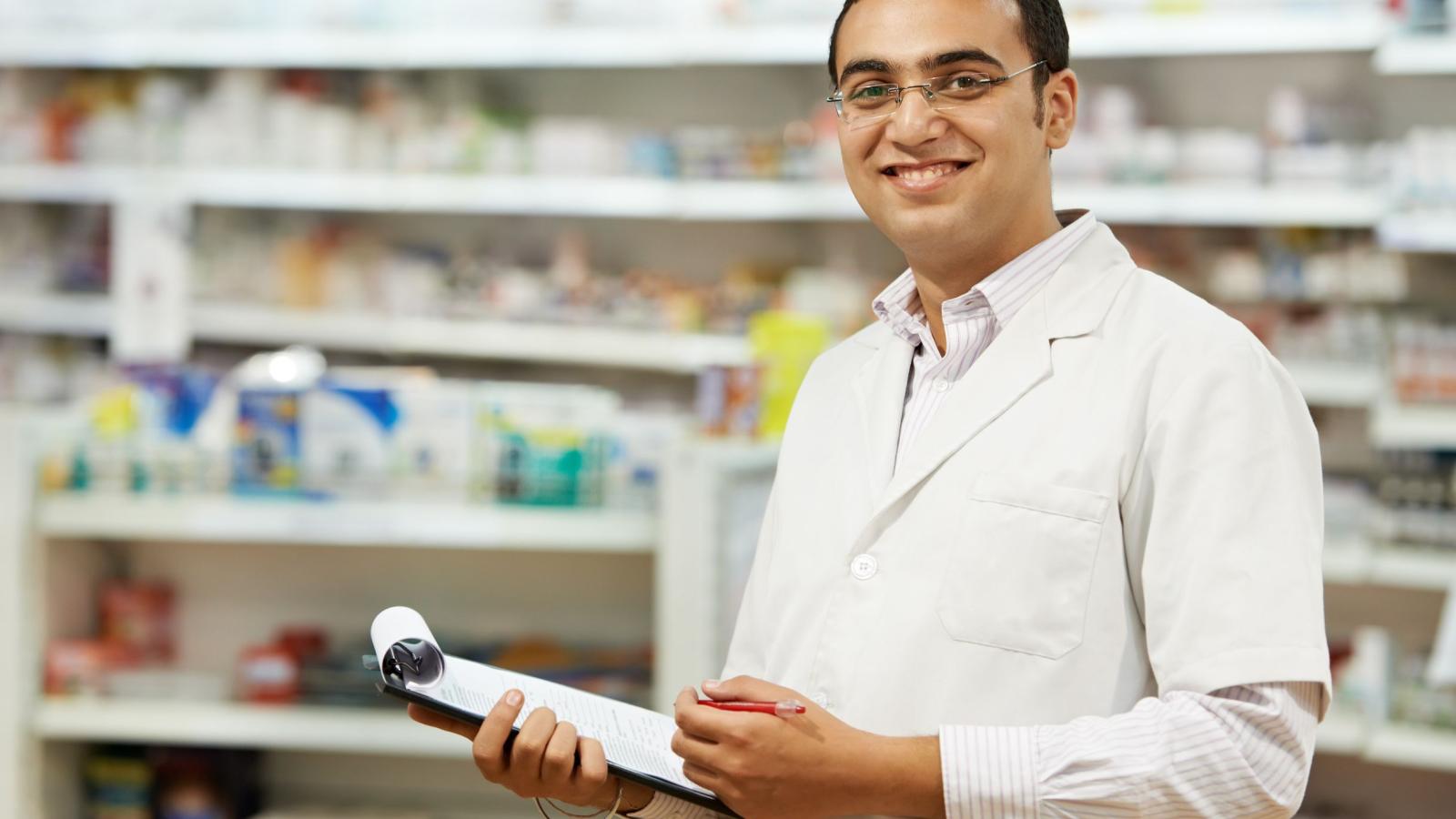 A pharmicist working in a clinic.